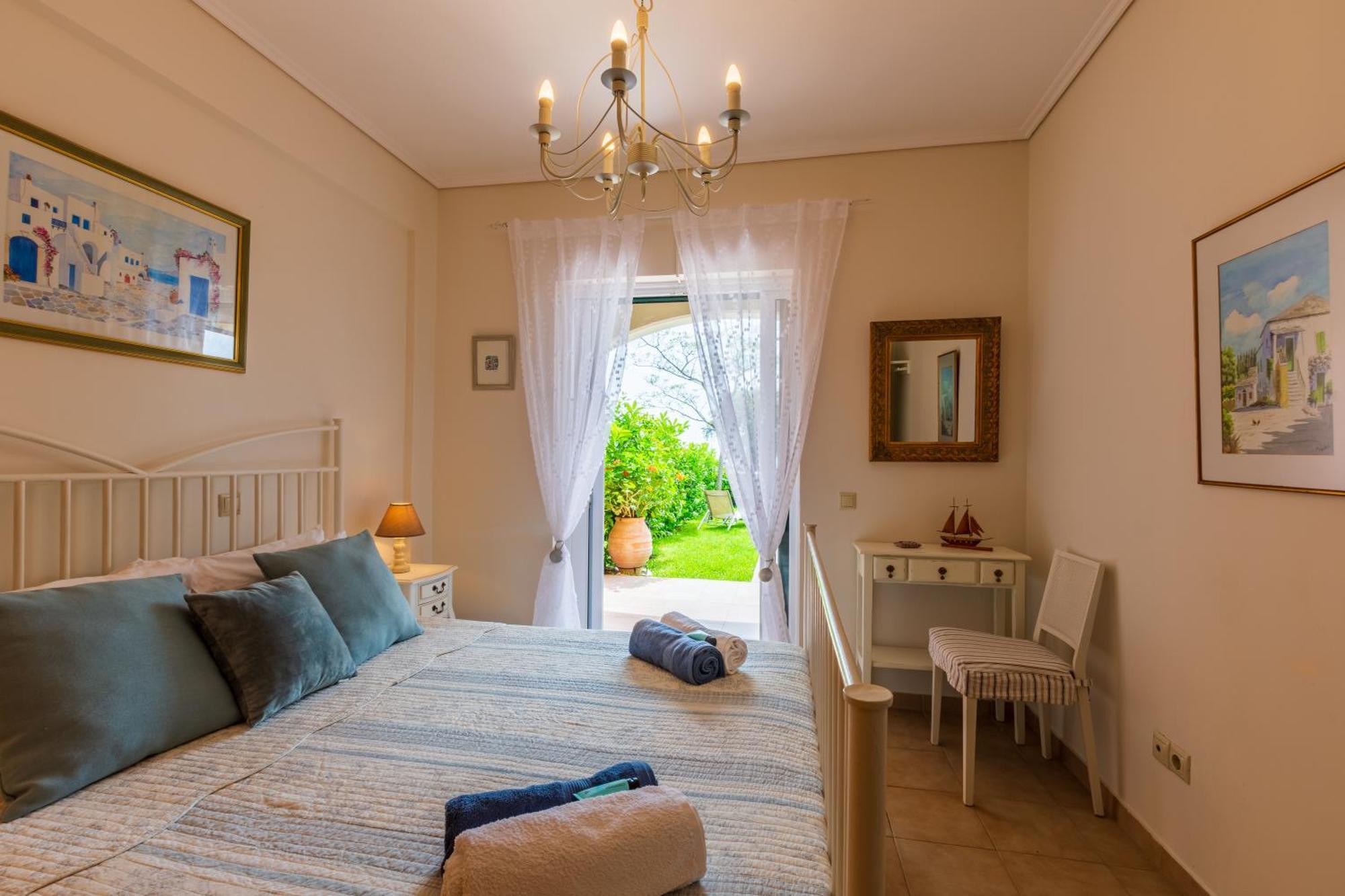 Barbati Seafront Luxury Suites Ngoại thất bức ảnh