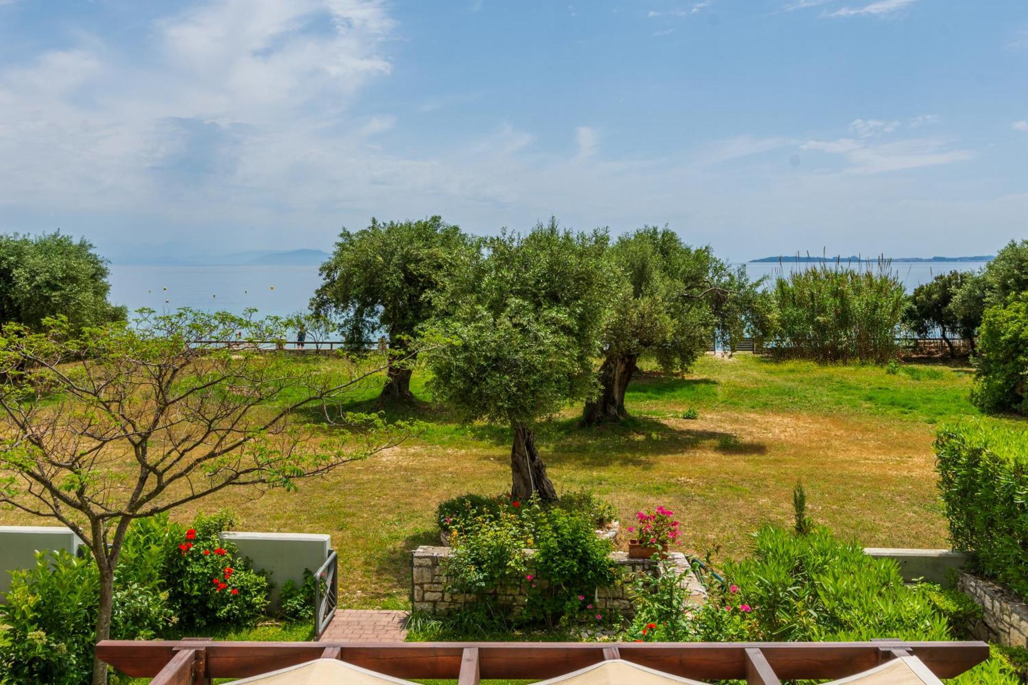 Barbati Seafront Luxury Suites Ngoại thất bức ảnh