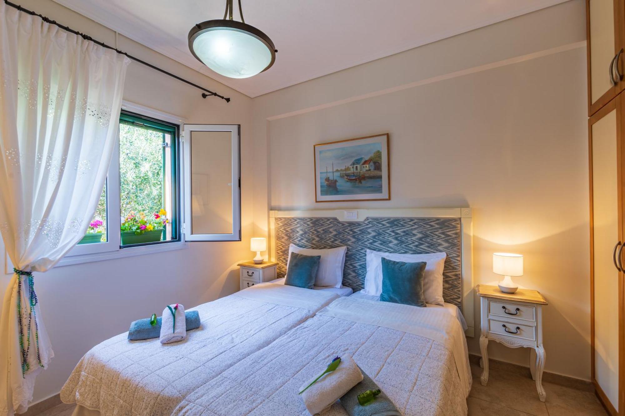 Barbati Seafront Luxury Suites Ngoại thất bức ảnh